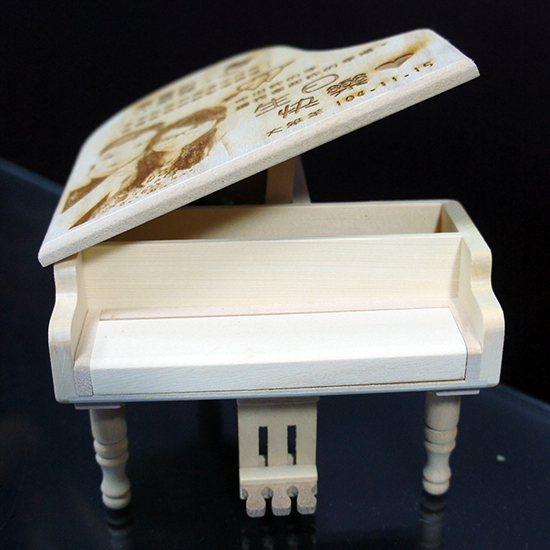 白楓木色鋼琴音樂盒-001