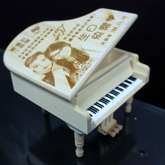 白楓木色鋼琴音樂盒-002