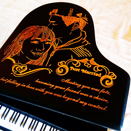 雕刻鋼琴音樂盒